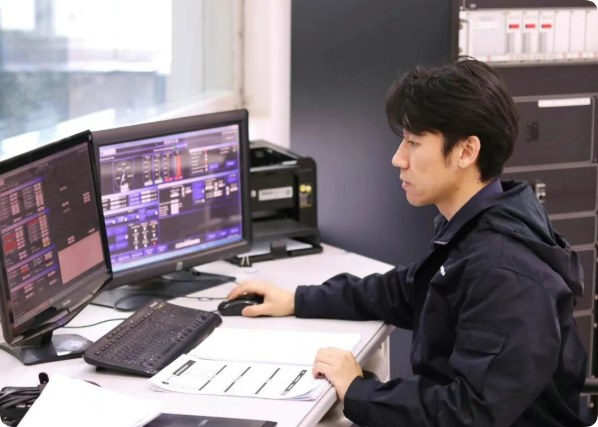 APU试车工程师正在进行试车测试工作