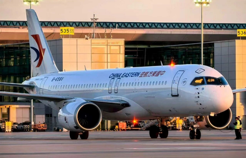 东航C919国产大飞机客机