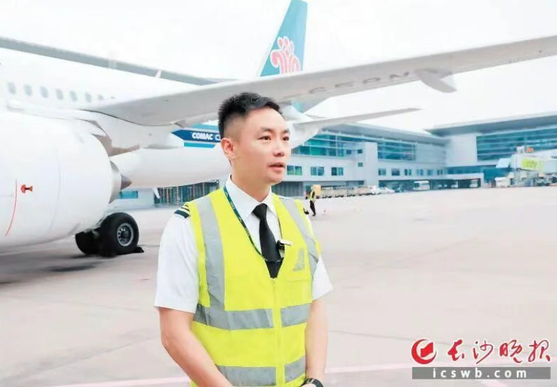 C919飞行员：驾国机，度国庆