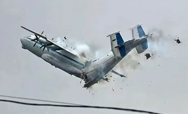 现场视频曝光！安-22机身断裂坠毁，机组无人生